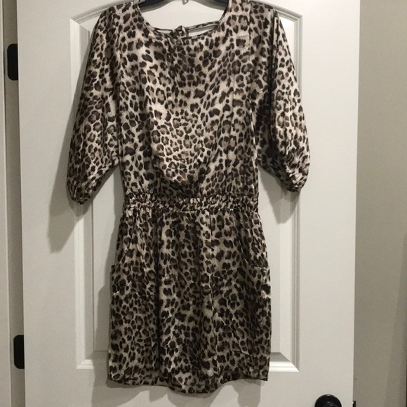 Leopard print dress with open back - Picture 1 of 2